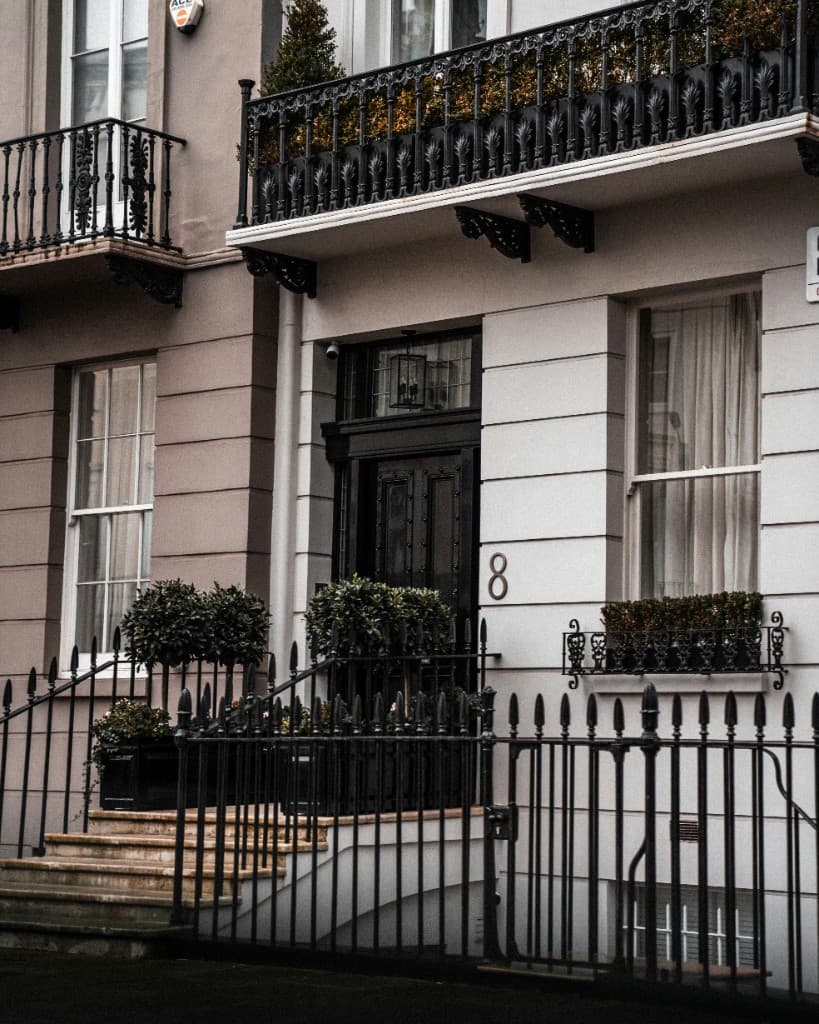 Buying Property in the UK: Documents, AML Checks and the Transaction Timeline (2026)